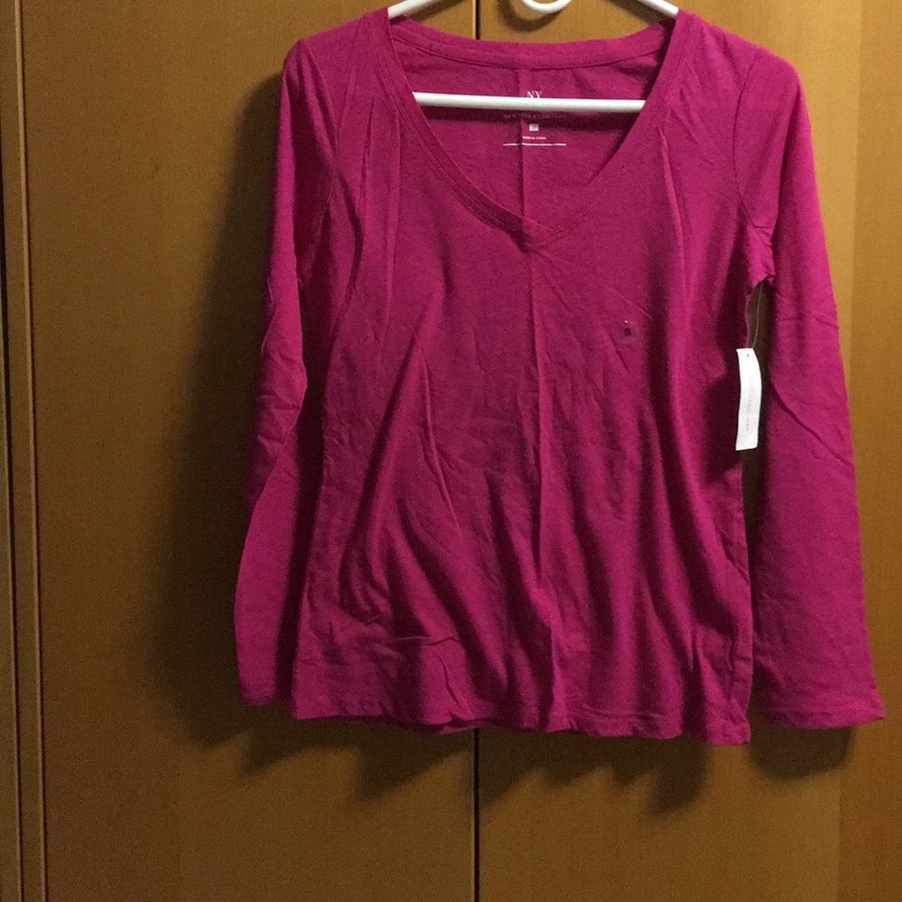 NY & Company long sleeves V Neck Tee
